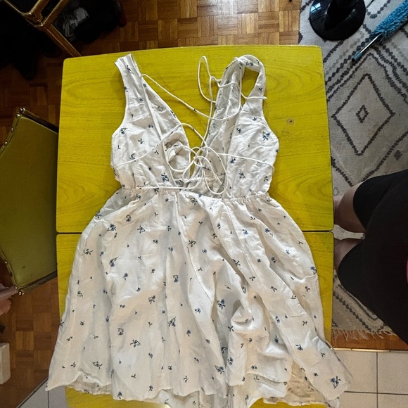 hm white dress with little flowers and tie up - looking for best offer - Picture 3 of 5